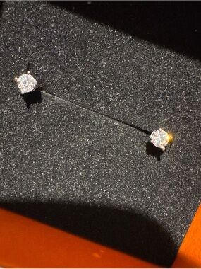 Classic moissanite diamond Stud Earrings - Elegant Silver Tone